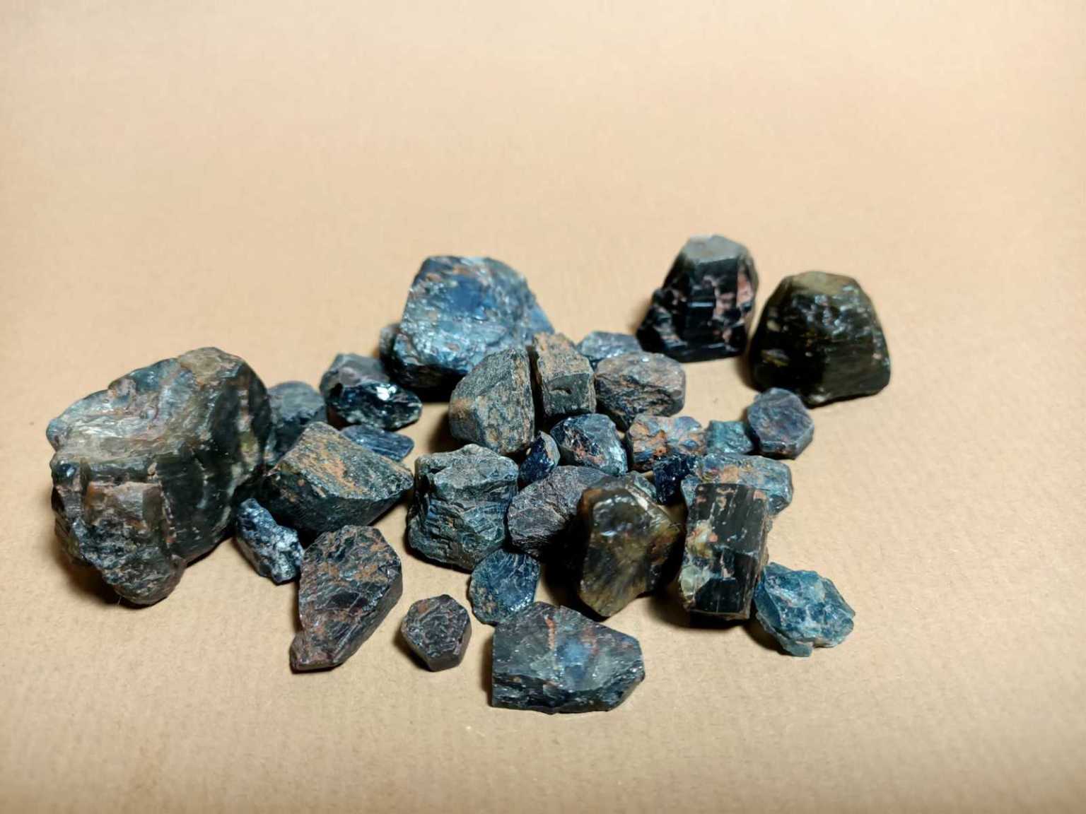 Lot De 6 Saphirs Et Rubis Naturels Certifiés - 42,62 Carats, Formes Mélangées, Qualité Excellente !